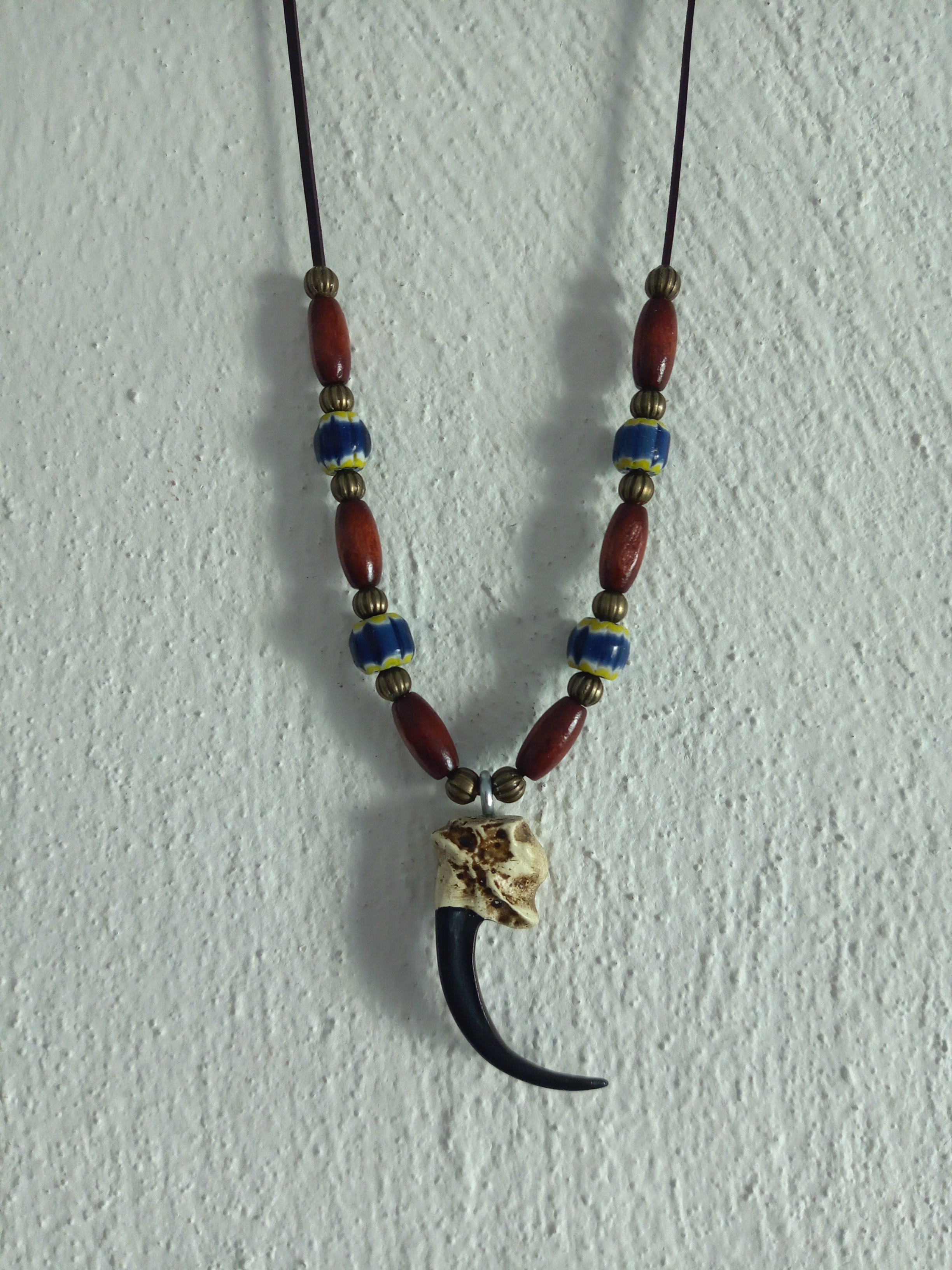 náhrdelník amulet orlí dráp, korálky chevrony