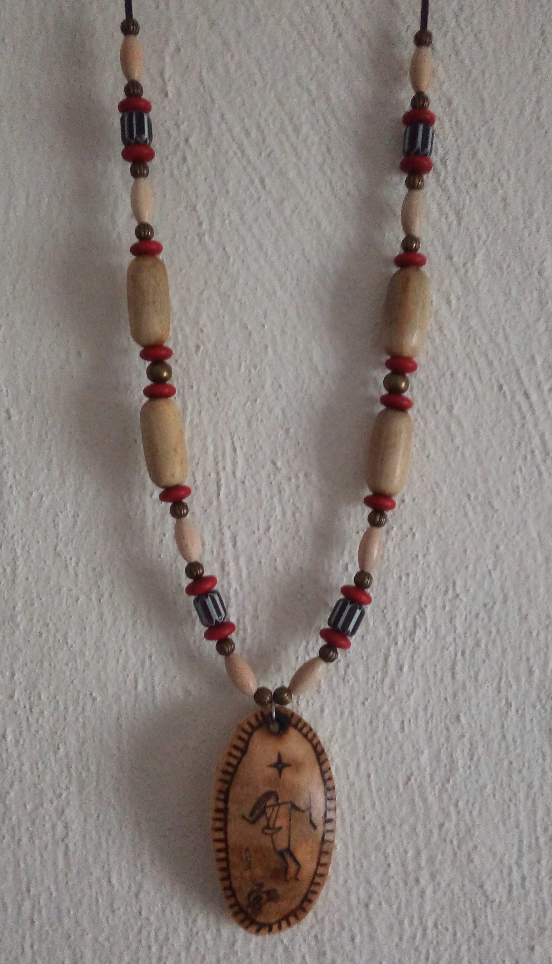 Náhrdelník amulet "Ten, který v noci zastřelil krocana hromovou holí"