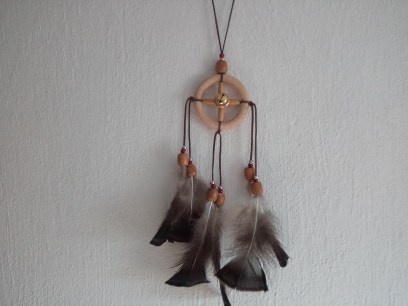 amulet na krk medicínové kolo,peří z krocana,rolnička,červený rokajl,