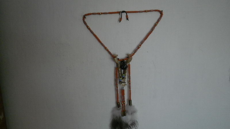 amulet na krk liščí čelist,váček s bylinkami,peří,nábojnice