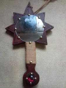 dřevěné zrcátko 