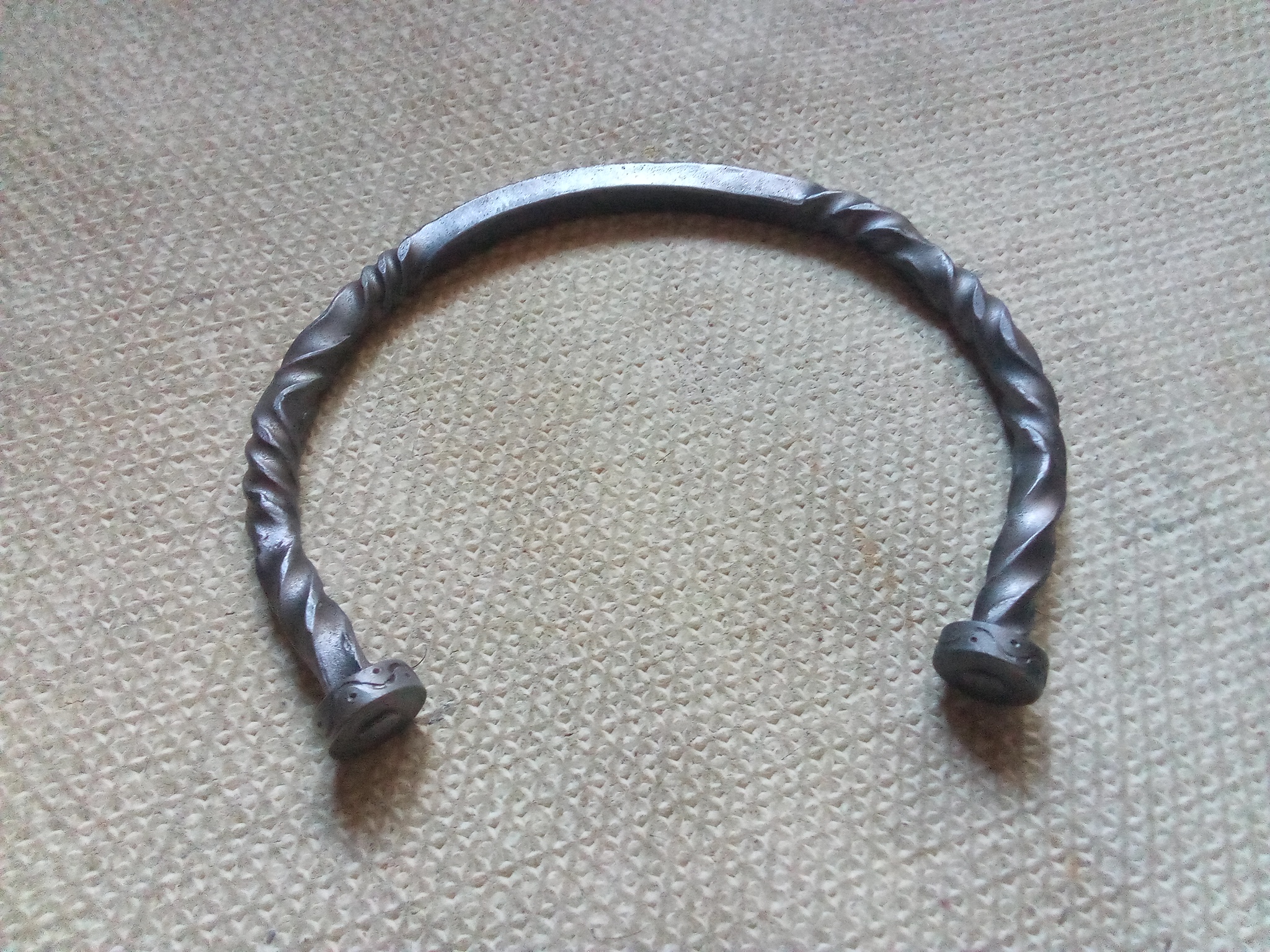 Keltský pečetítkový kovaný torques
