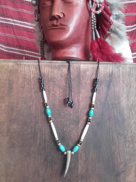 amulet na krk náhrdelník srnčí parůžek,kostice,mosazné korálky